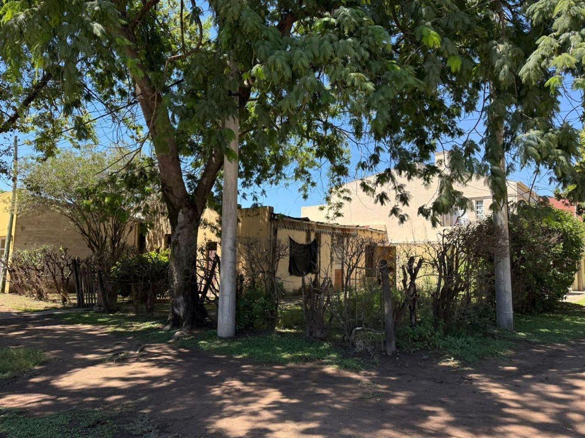 Foto de VENTA CASA A DEMOLER SOBRE ESQUINA, imagen 2