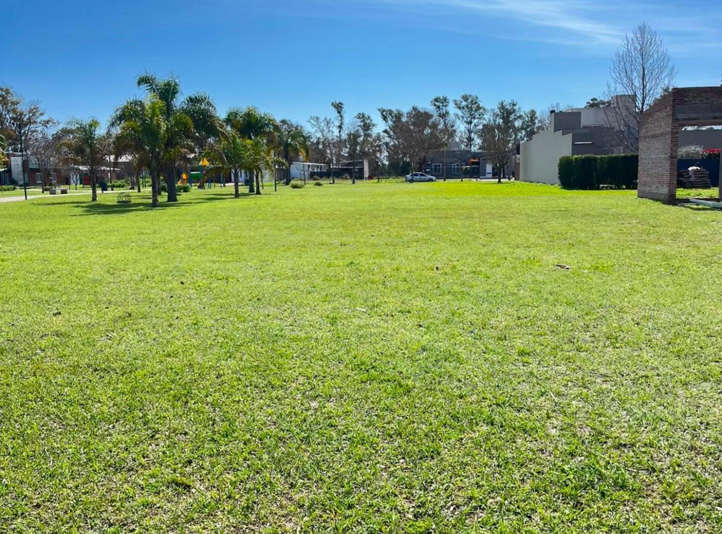 VENTA terreno de 744 m2 en Llambi Campbell