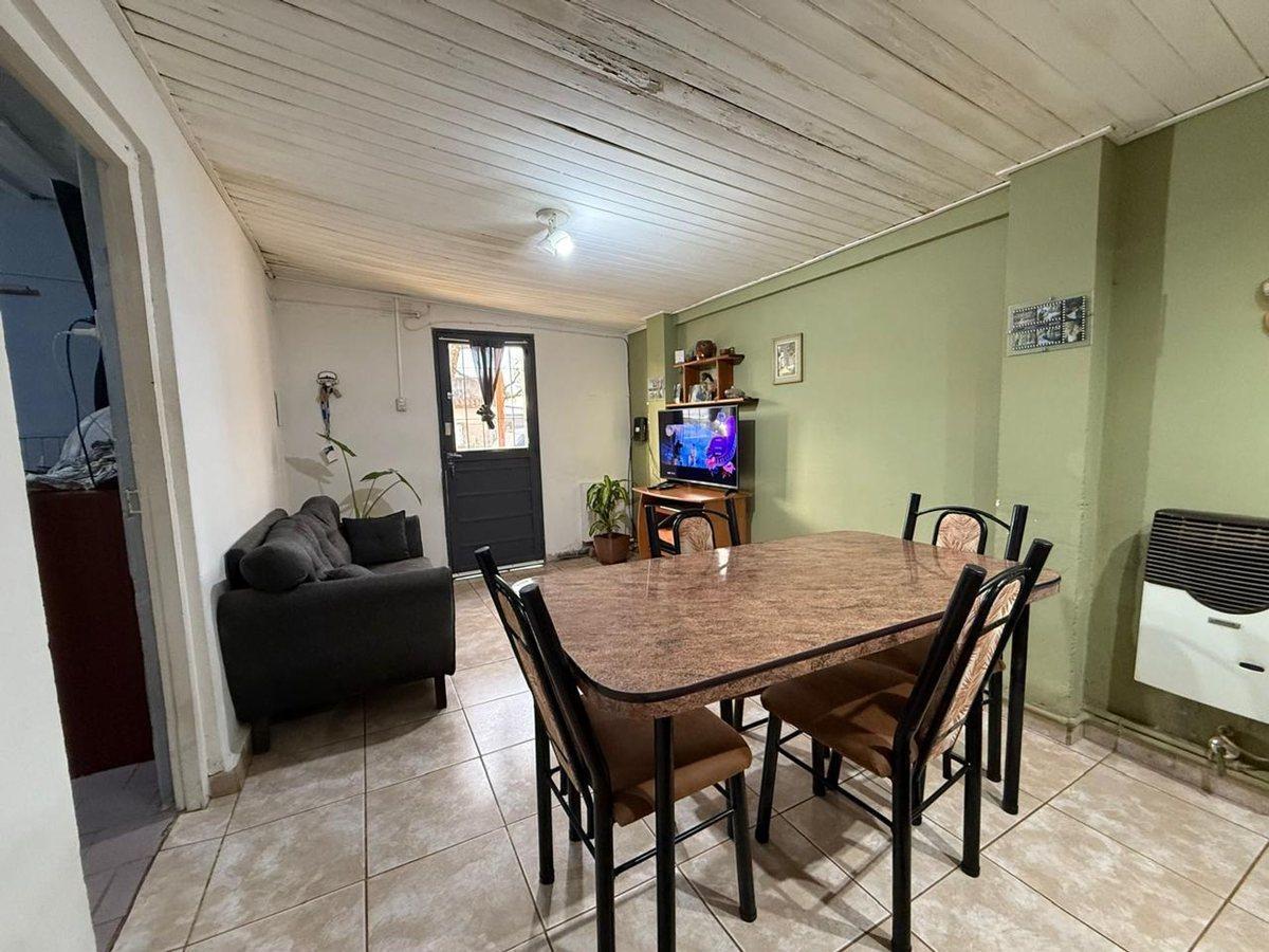 Foto de VENTA CASA DOS DORMITORIOS - ZONA CENTRO.-, imagen 2