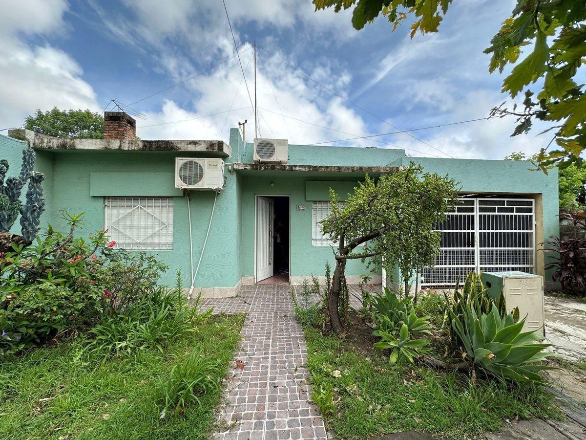 Foto de VENTA CASA AMPLIO TERRENO ZONA OESTE, imagen 4
