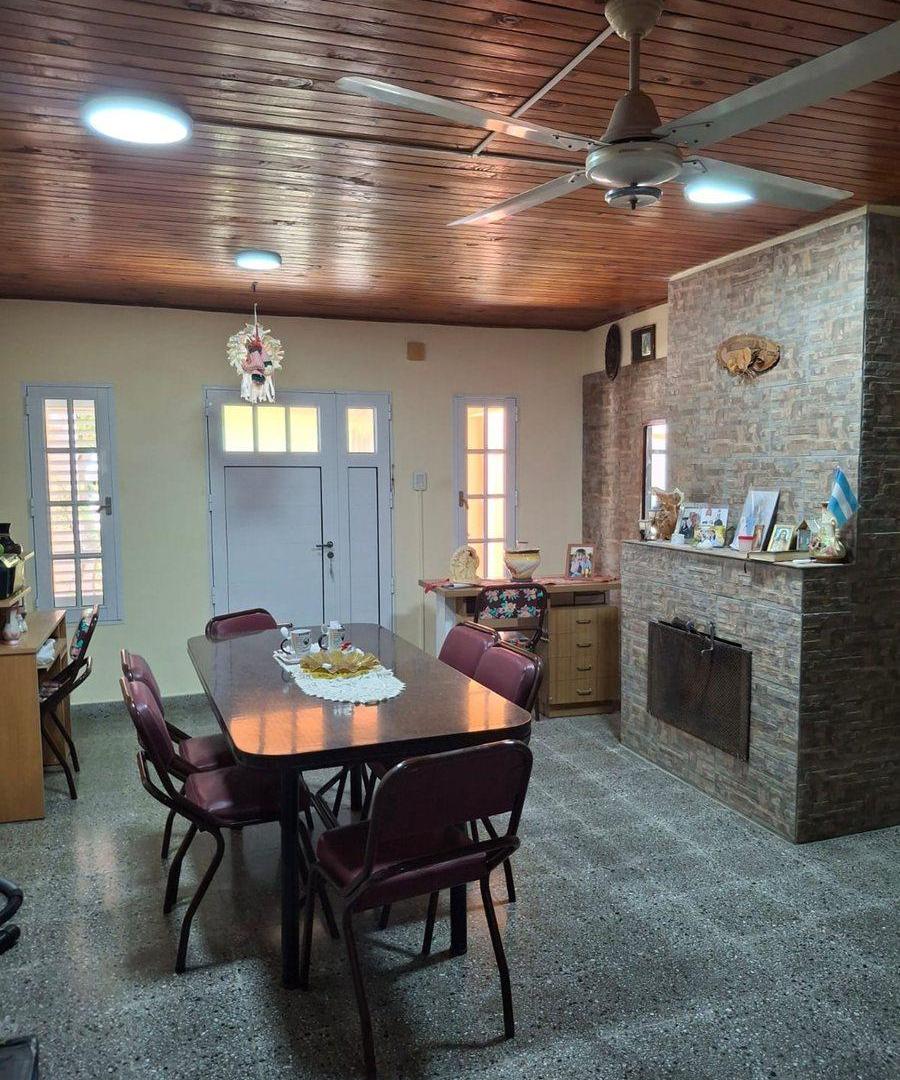 Foto de VENTA CASA CON GRAN TERRENO - SARMIENTO, imagen 2