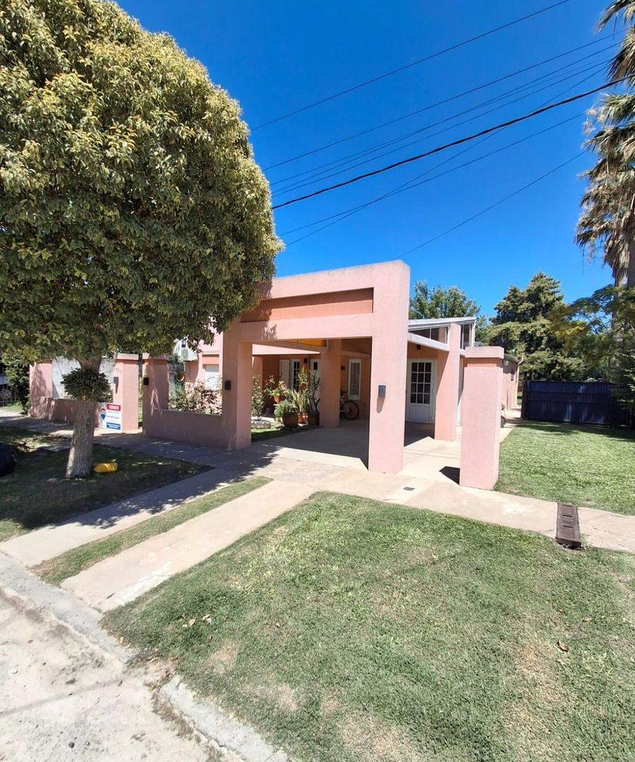 Foto de VENTA CASA CON GRAN TERRENO - SARMIENTO, imagen 1