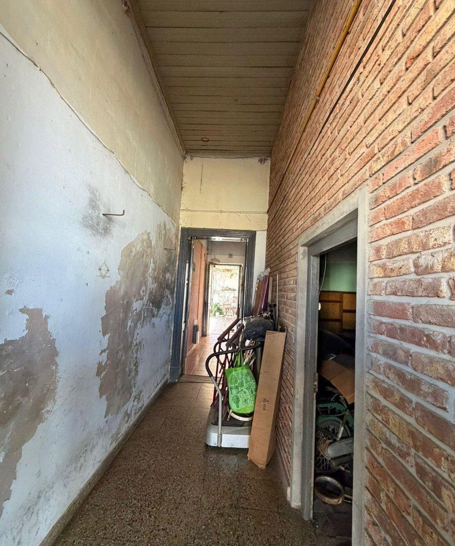 Foto de VENTA CASA CENTRICA A REFACCIONAR, imagen 2