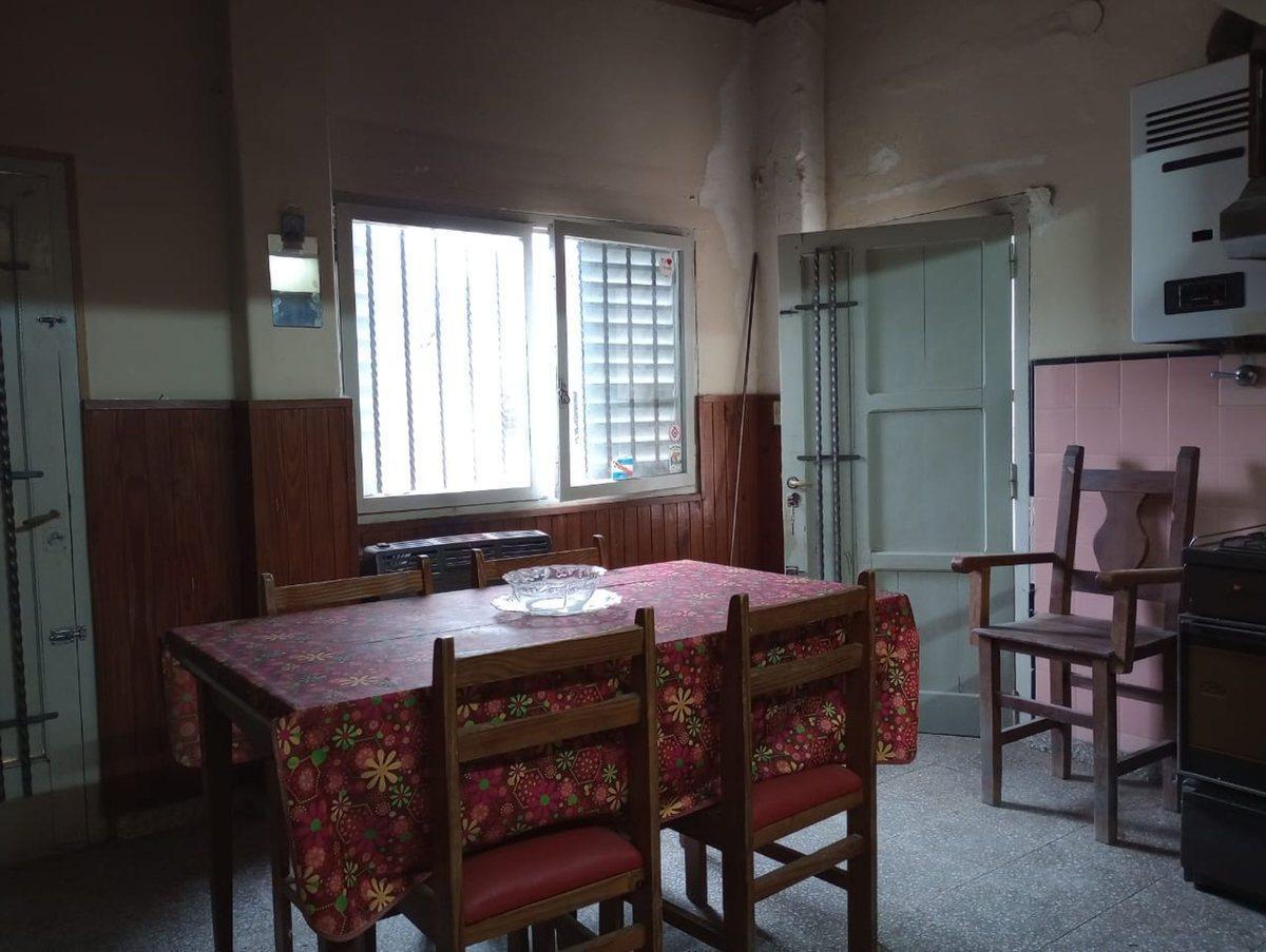 Foto de VENTA CASA céntrica sin cochera.-, imagen 5