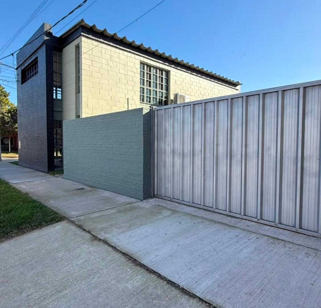 Foto de VENTA LOCAL COMERCIAL sobre Av. Colonizadores, imagen 2