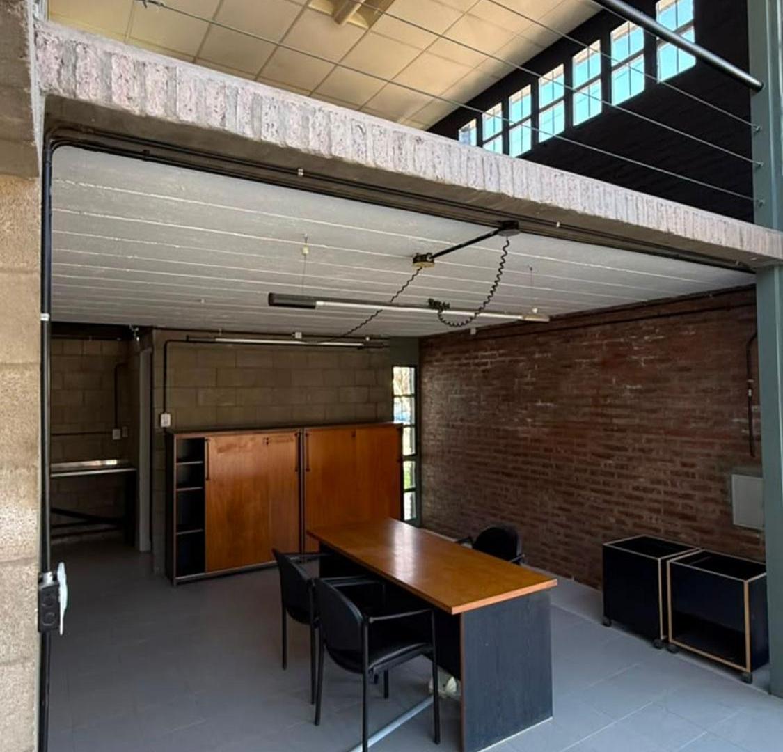Foto de VENTA LOCAL COMERCIAL sobre Av. Colonizadores, imagen 1