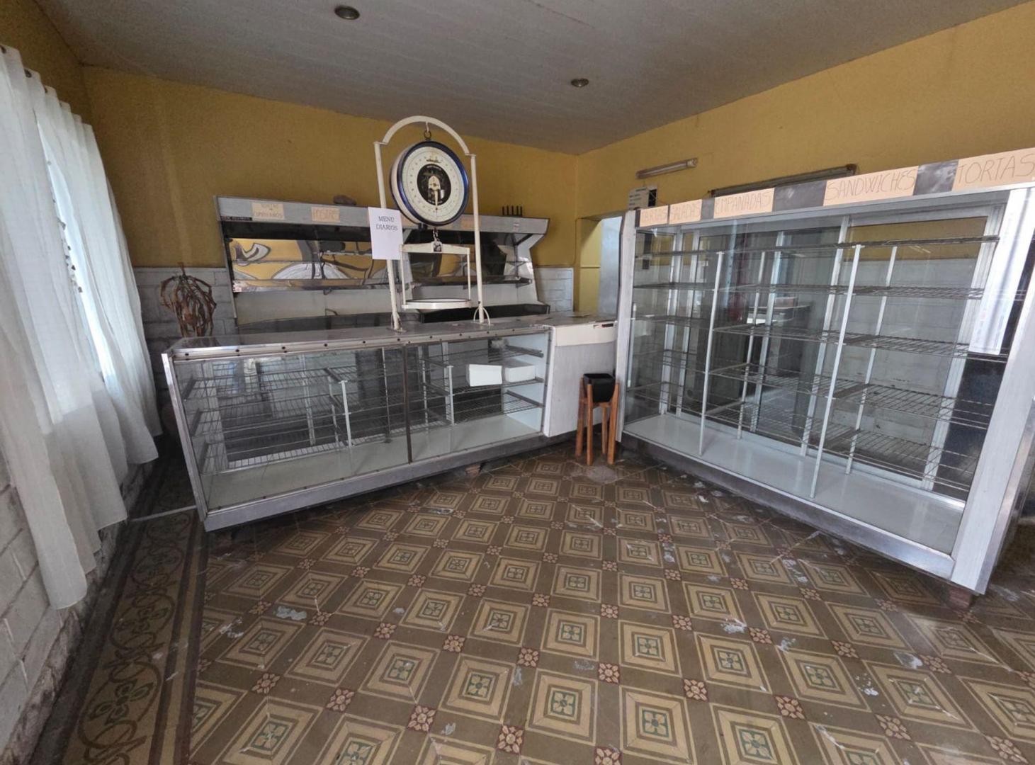 Foto de ALQUILER LOCAL COMERCIAL Y ESPACIOS PARA DEPÓSITO, imagen 3