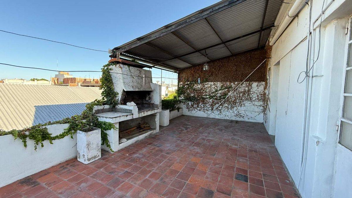 Foto de VENTA CASA 2 DORMITORIOS PLANTA ALTA B° CENTRO, imagen 3