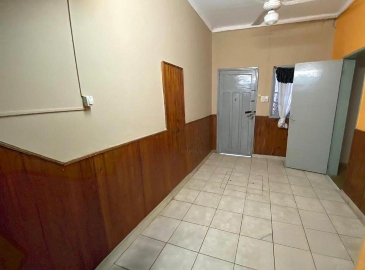 Foto de VENTA casa céntrica de 2 dormitorio sobre esquina, imagen 4