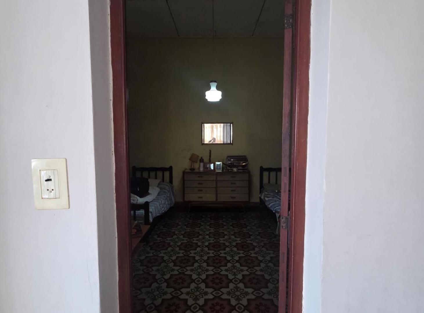 Foto de CASA ANTIGUA CÉNTRICA A RECICLAR APTA CRÉDITO, imagen 2