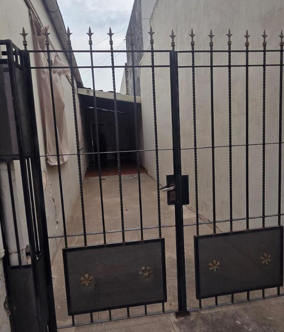 Foto de CASA ANTIGUA CÉNTRICA A RECICLAR APTA CRÉDITO, imagen 1