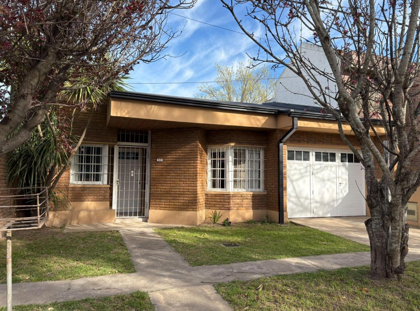 Foto de VENTA CASA CON QUINCHO ZONA PARQUE ESPERANZA, imagen 1