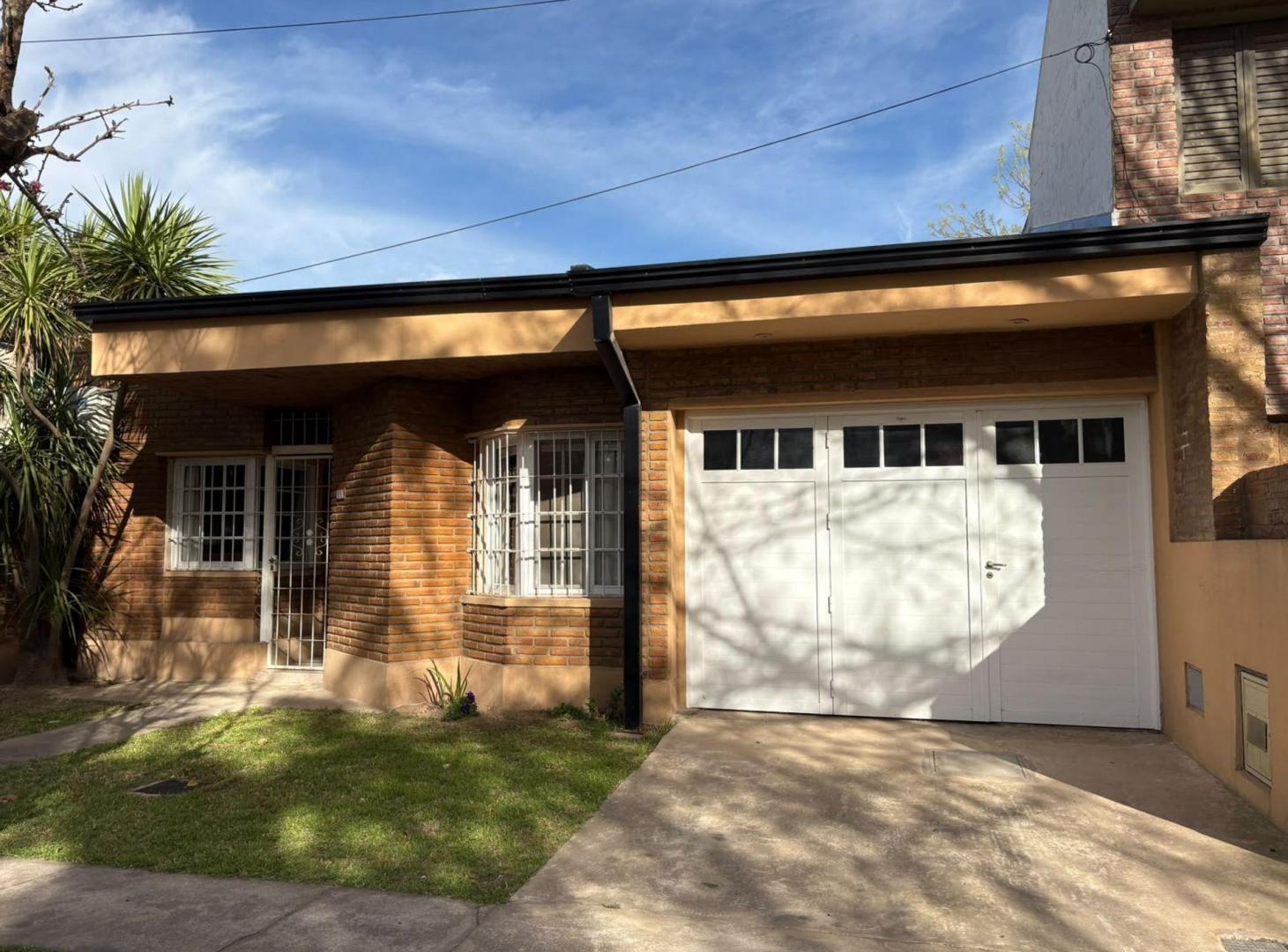 Foto de VENTA CASA CON QUINCHO ZONA PARQUE ESPERANZA, imagen 2