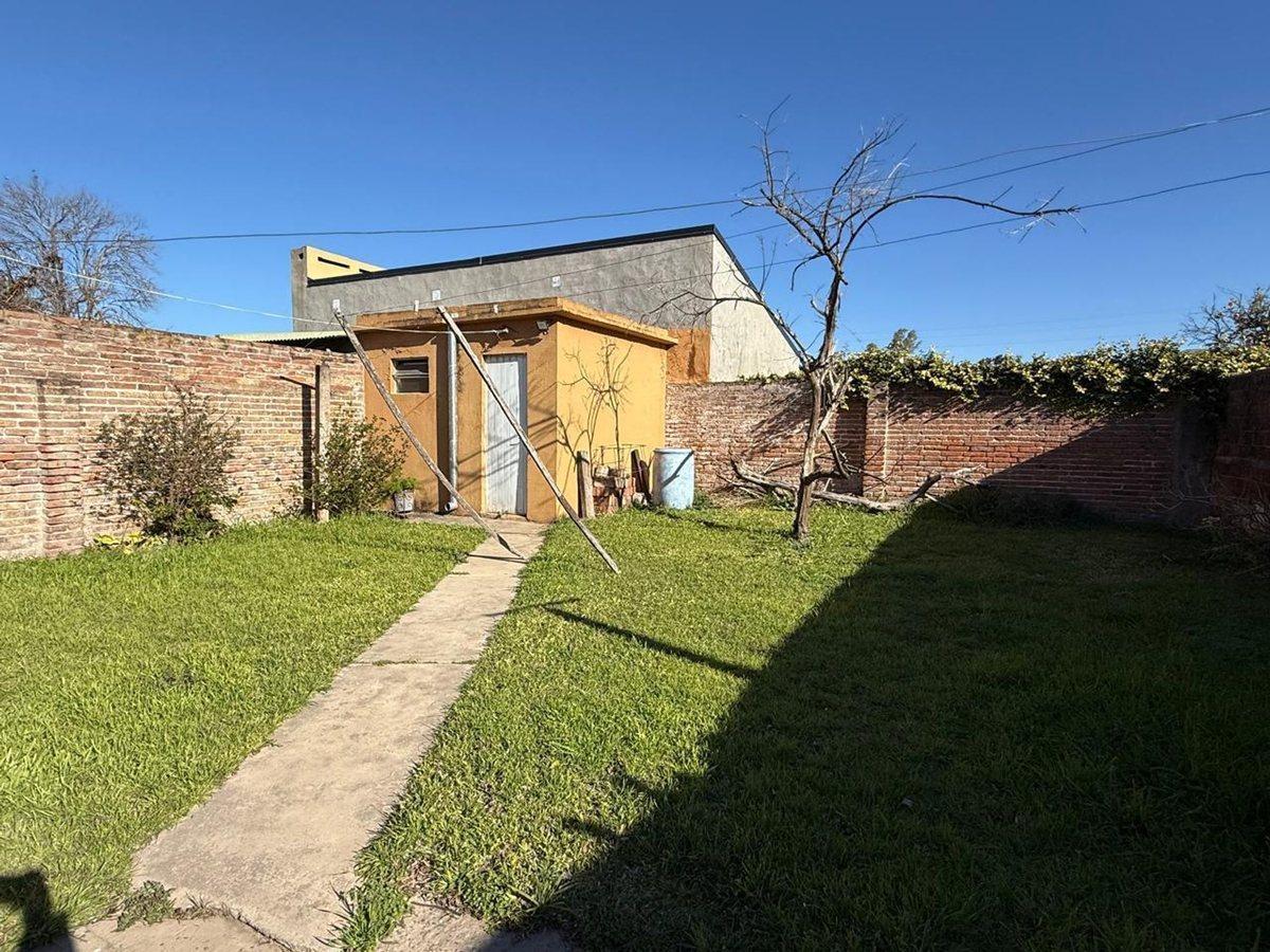 Foto de VENTA CASA DE DOS DORMITORIOS CON COCHERA CENTRO, imagen 3