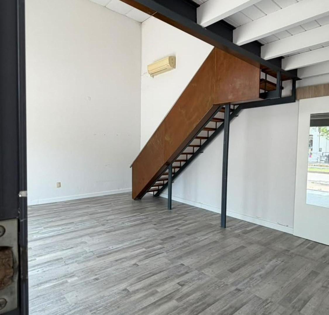 Foto de ALQUILER local comercial- pleno centro, imagen 1
