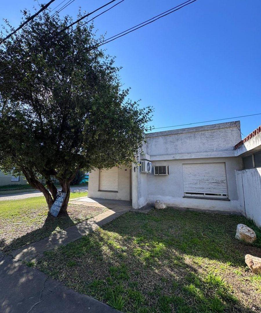 Foto de VENTA CASA CON GALPONES - ZONA CENTRO HUMBOLDT, imagen 2