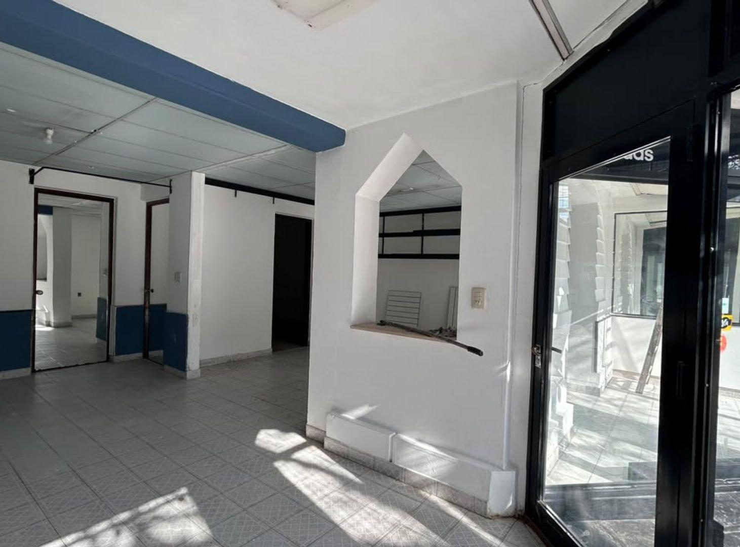 Foto de VENTA CASA CÉNTRICA MÁS LOCAL COMERCIAL, imagen 1