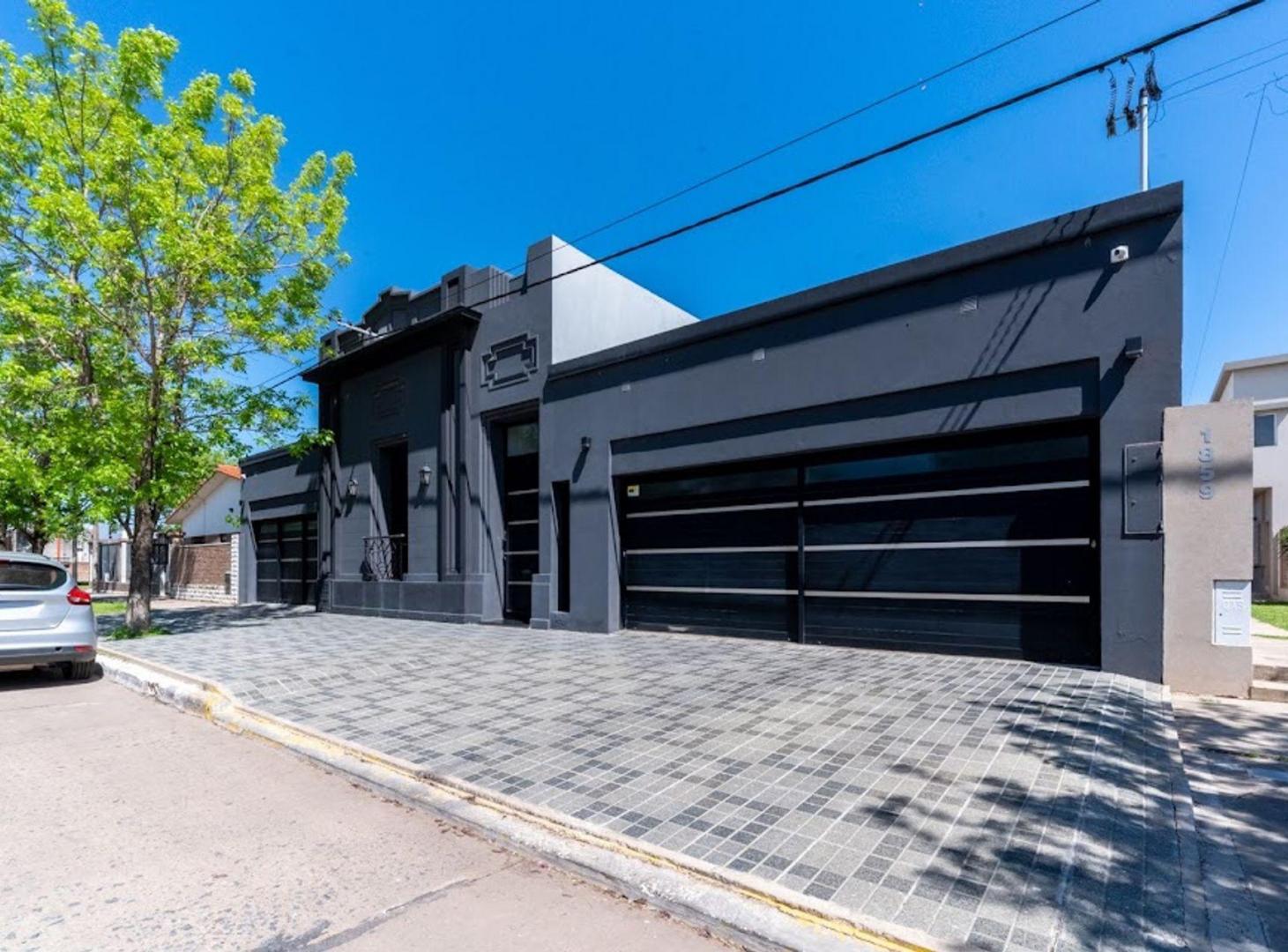Foto de VENTA CASA C/PILETA, QUINCHO Y 3 COCHERAS -FRANCK, imagen 2