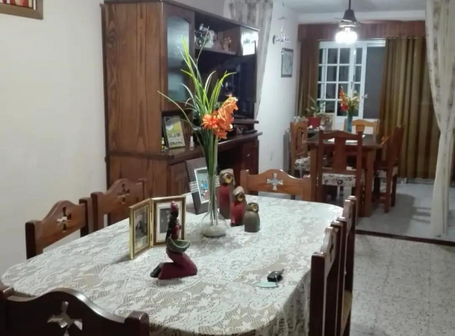 Foto de Venta Casa 3 dorm + local comercial + departamento, imagen 2