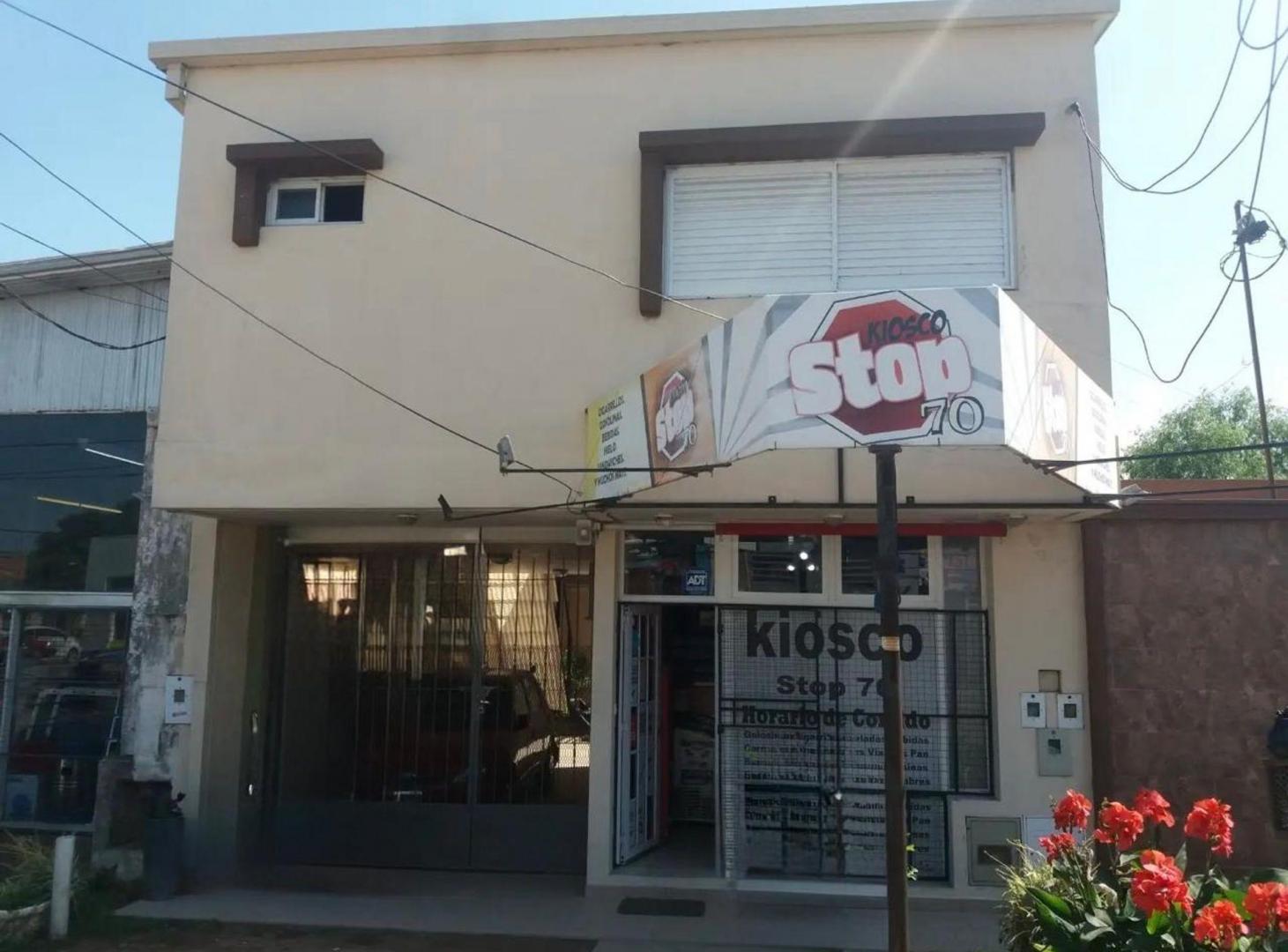 Foto de Venta Casa 3 dorm + local comercial + departamento, imagen 1