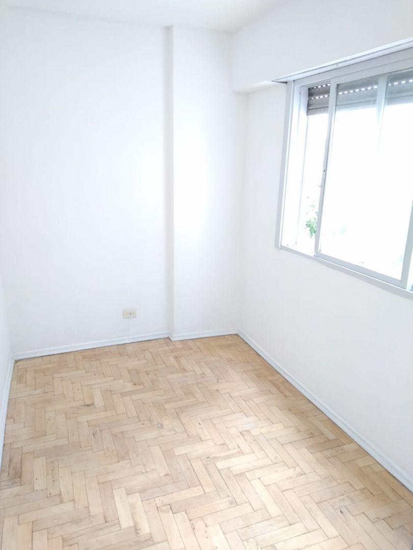 Aranguren 2900 Flores 3amb U$72.000