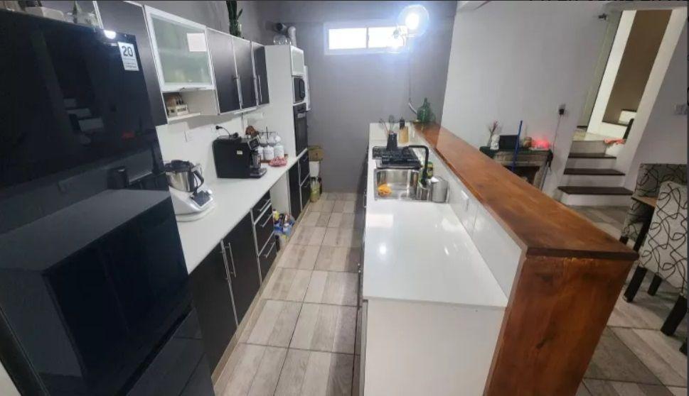 Santa Catalina 1600 N Pompeya PH 4amb U$149.000 2