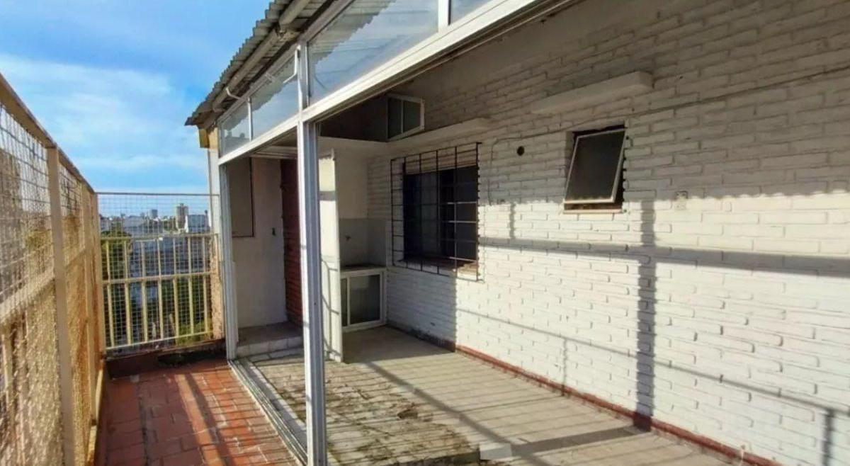 Joaquín V González 100 Floresta 3amb U$89.000 1