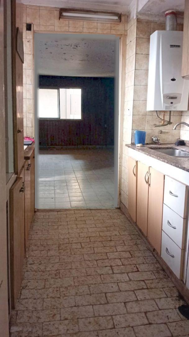 Av Albarellos 3100 8° 5amb 2bañ U$98.000 1