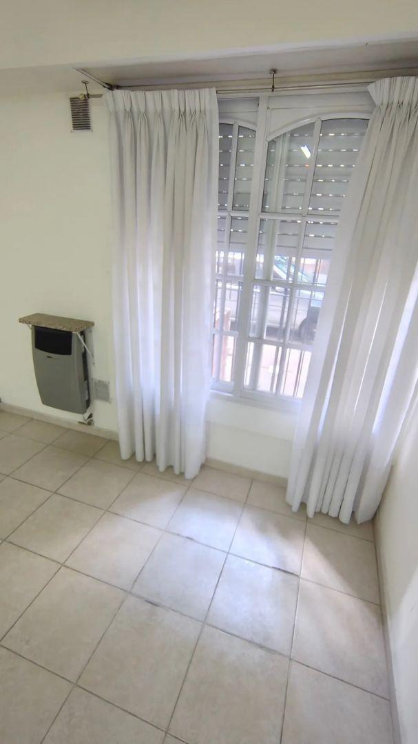 Carlos Calvo 1800 San Cristóbal 1amb U$49.000