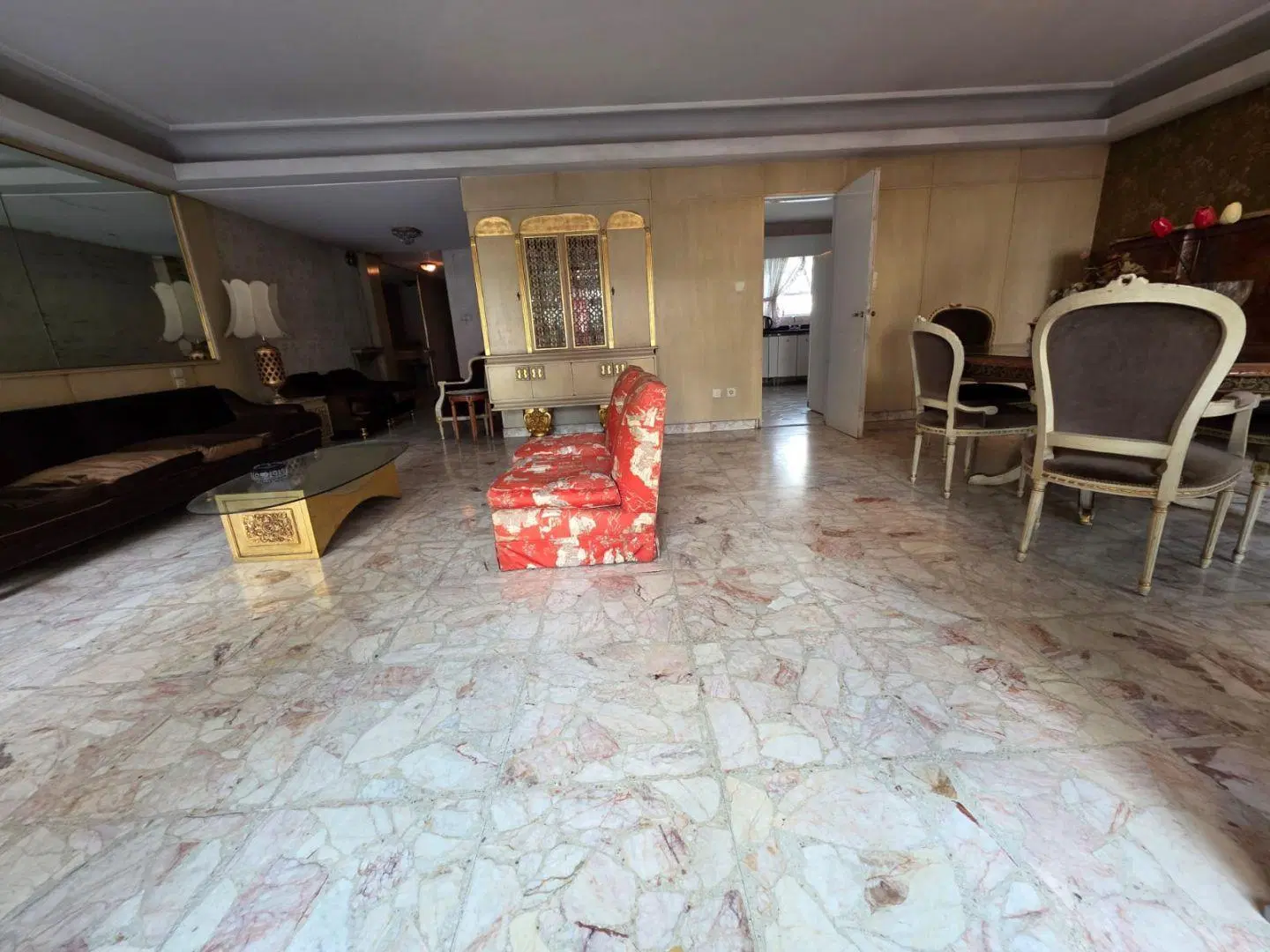 Av Santa Fe 2300 5amb 3 bañ balc u$ 300.000 5