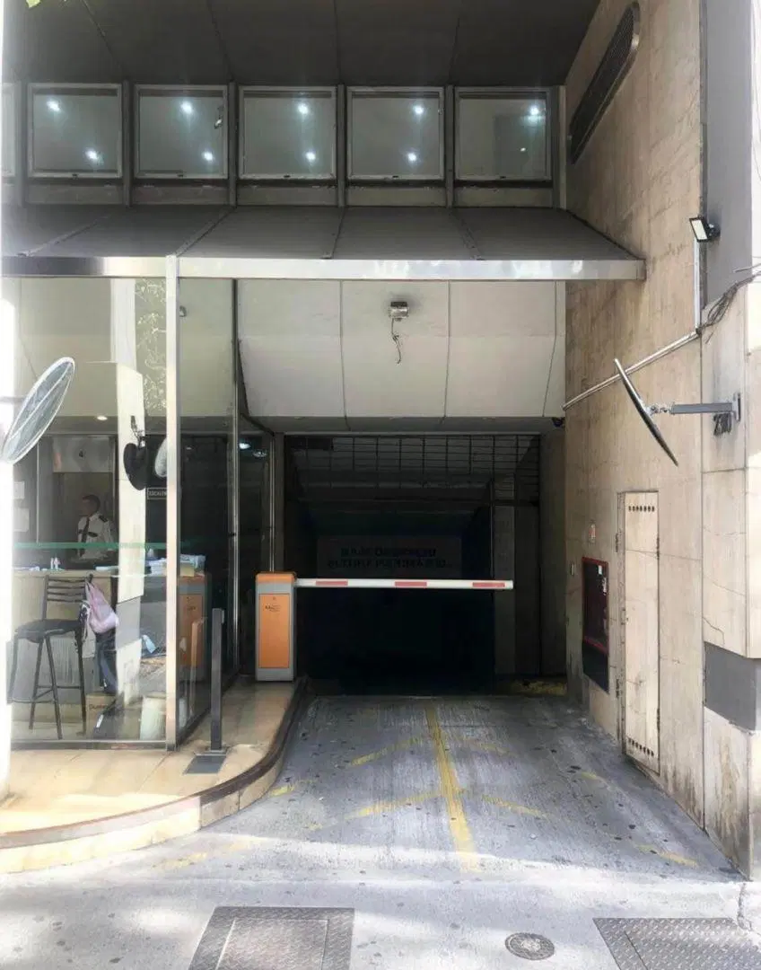 Paraguay 2300 Recoleta Cochera U$13.000 3