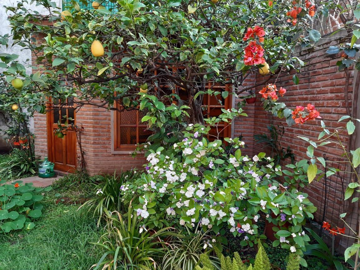 Ph 4 Amb. con fondo y Patio! Sin Expensas!