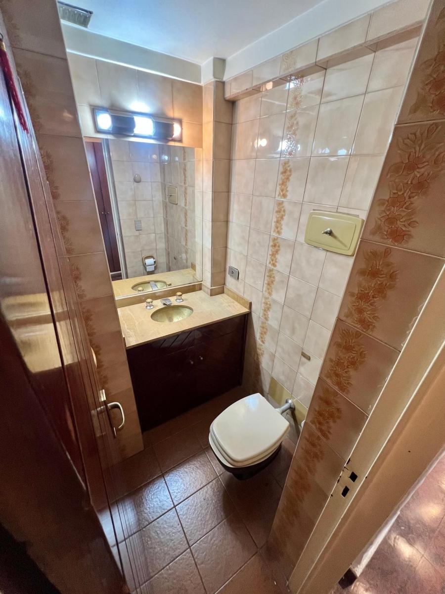 Oportunidad Casa en Venta a Reciclar con Una Ubicacion Increible! 1