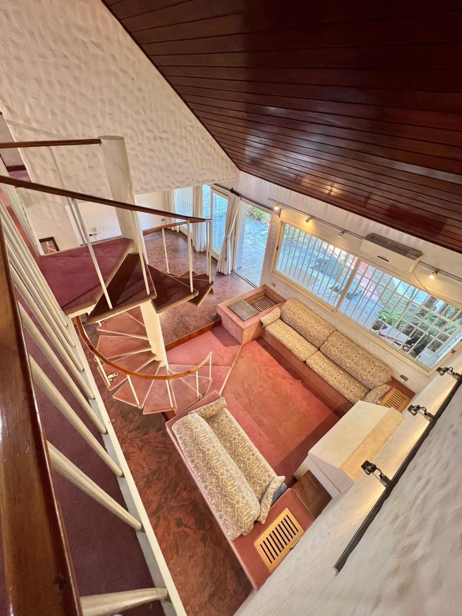 Oportunidad Casa en Venta a Reciclar con Una Ubicacion Increible! 2