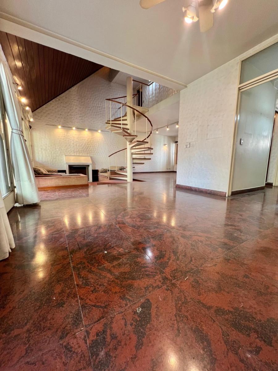 Oportunidad Casa en Venta a Reciclar con Una Ubicacion Increible! 4
