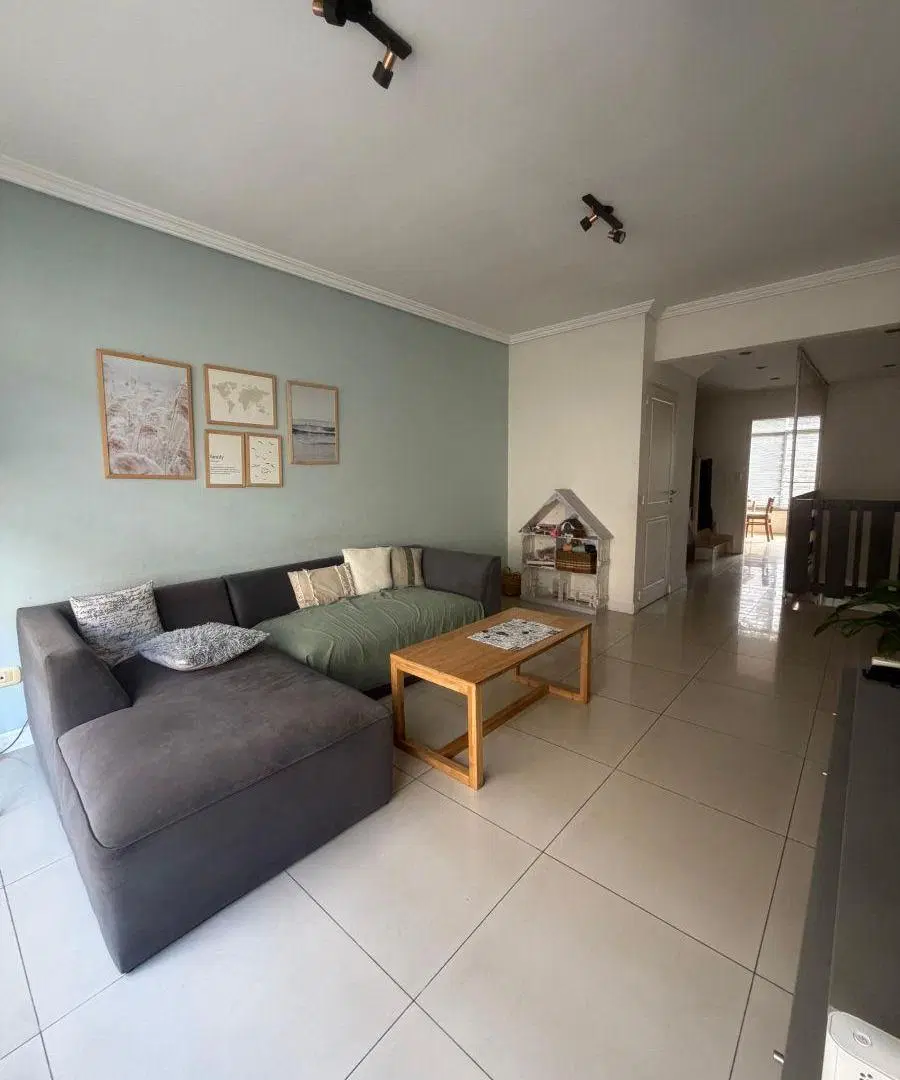 Impecable Triplex en Venta con Doble cochera cubierta y parrilla 5