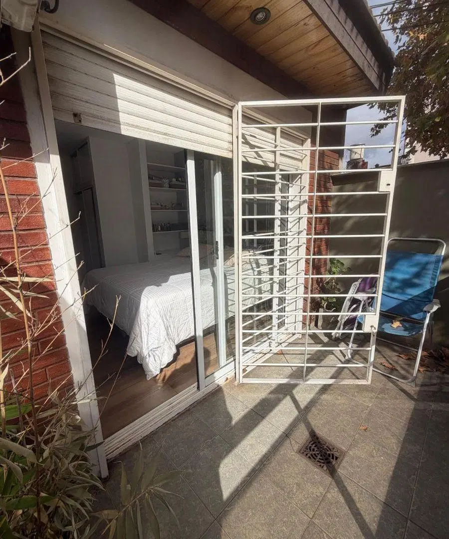 Impecable Triplex en Venta con Doble cochera cubierta y parrilla 3