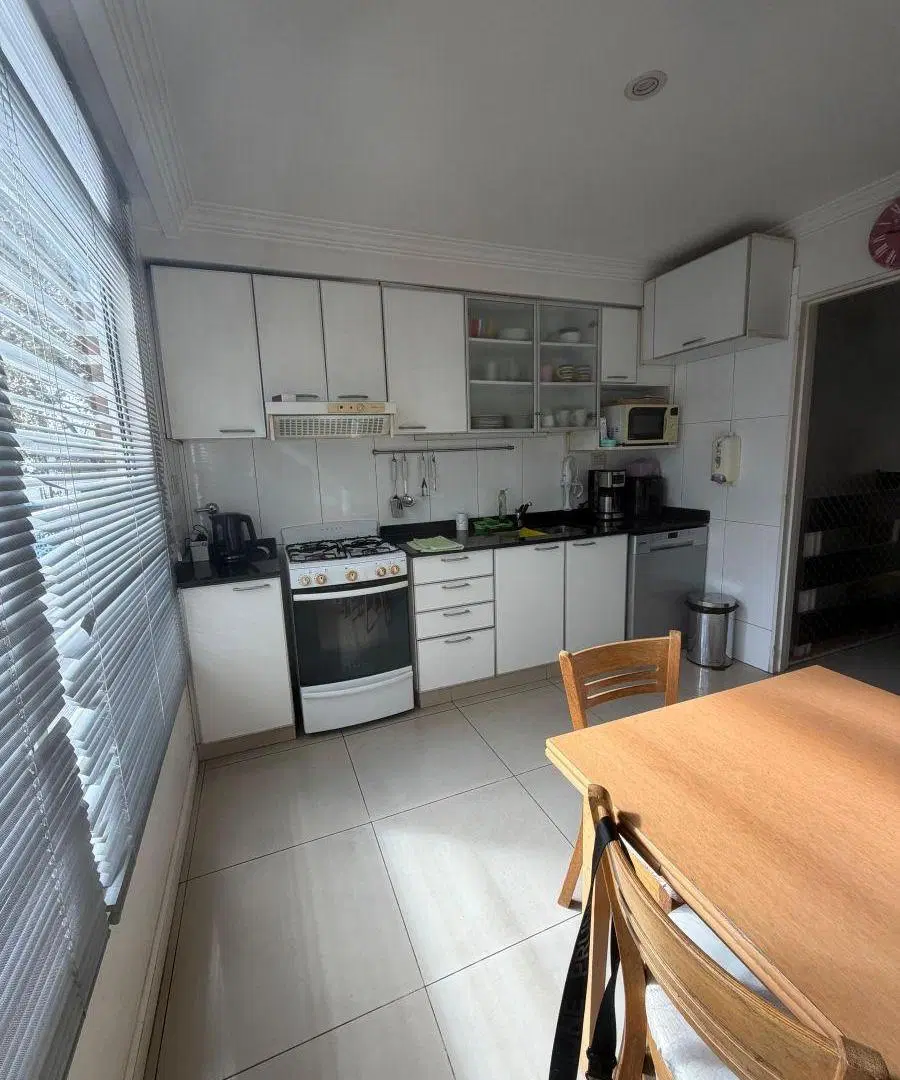 Impecable Triplex en Venta con Doble cochera cubierta y parrilla 4