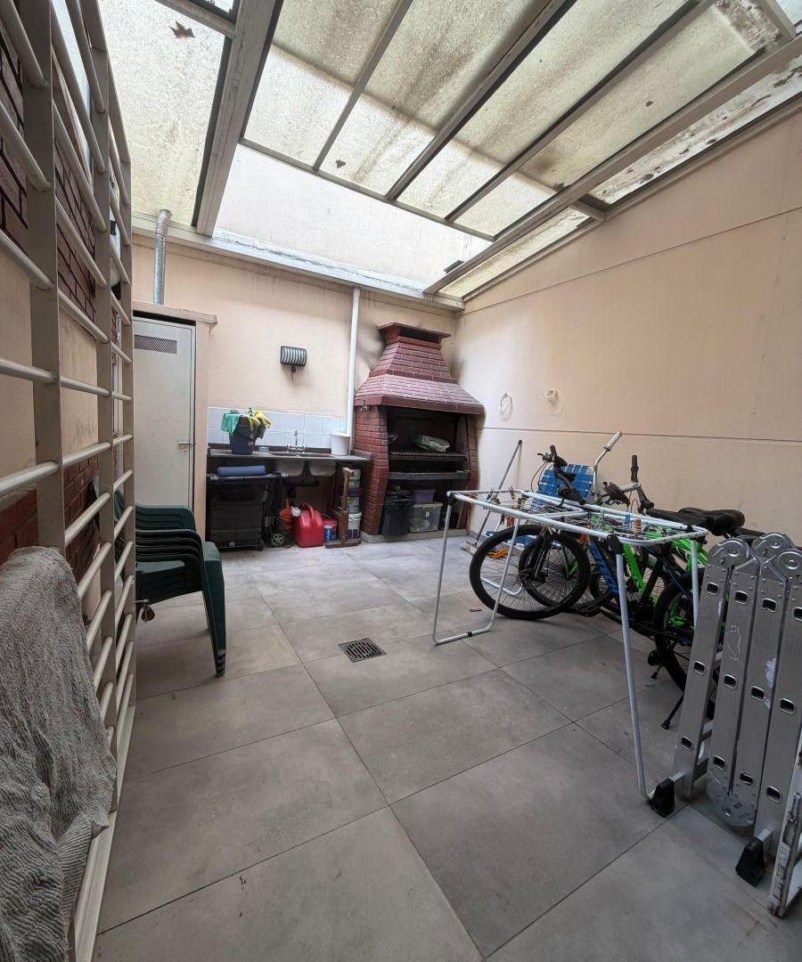Impecable Triplex en Venta con Doble cochera cubierta y parrilla