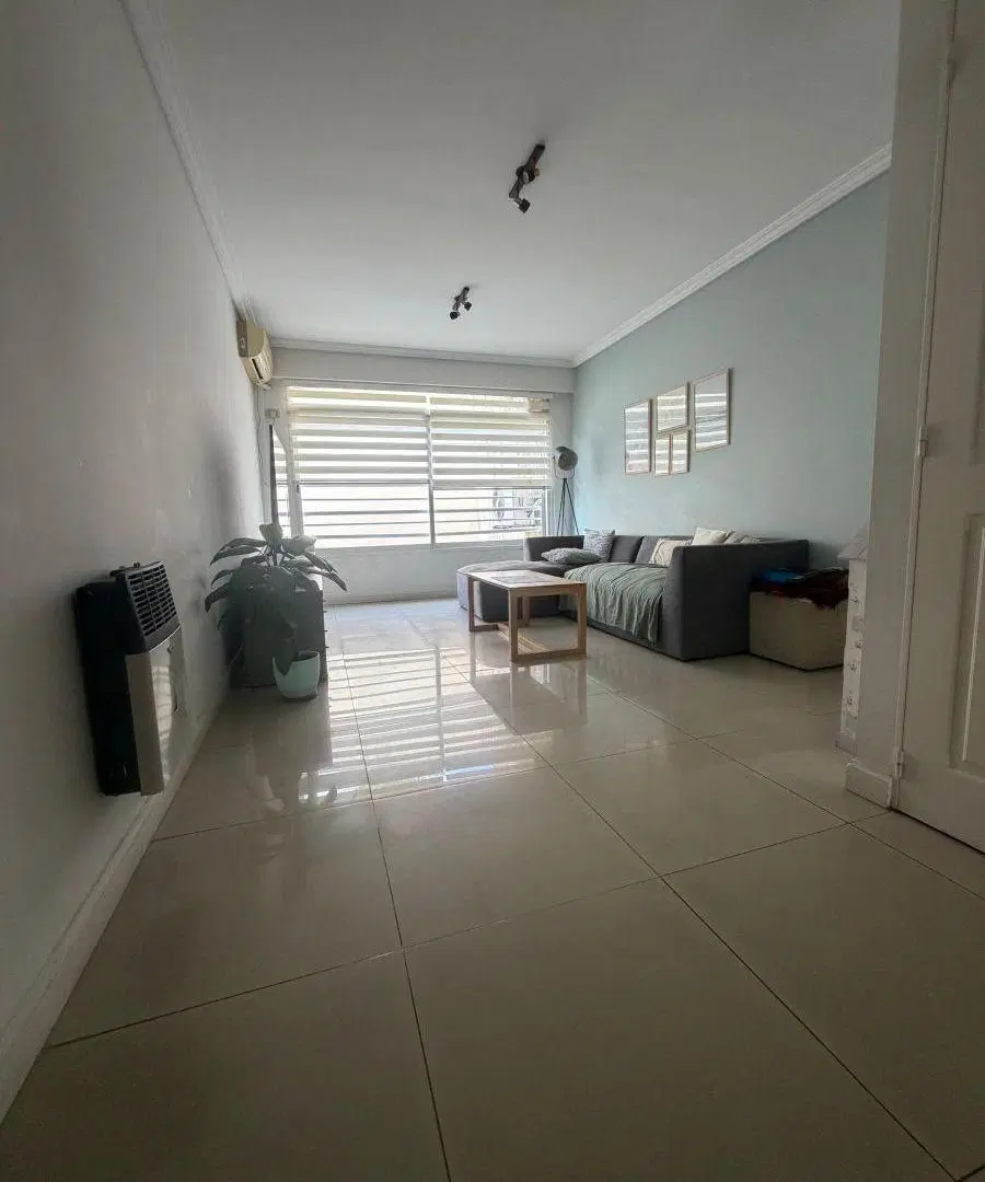 Impecable Triplex en Venta con Doble cochera cubierta y parrilla 2
