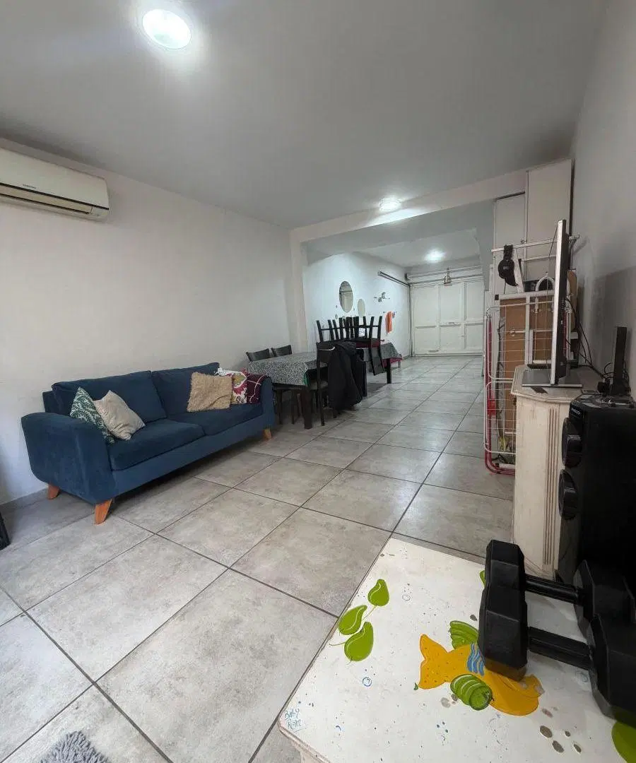 Impecable Triplex en Venta con Doble cochera cubierta y parrilla 1