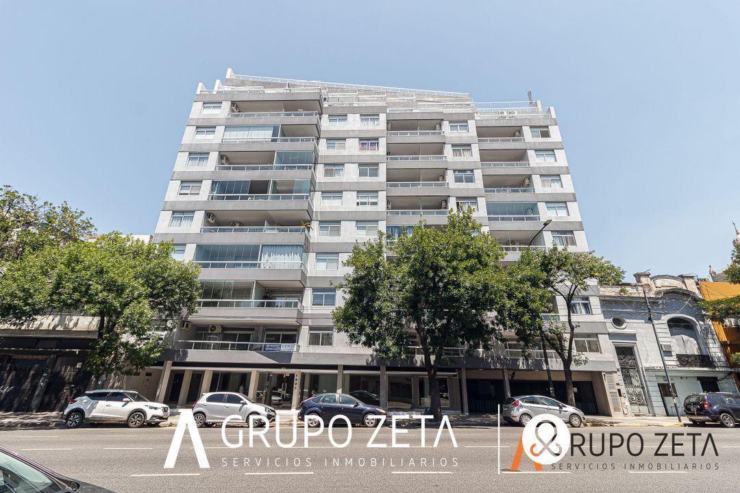 Excelente departamento de 4 ambientes con cochera y baulera en Caballito