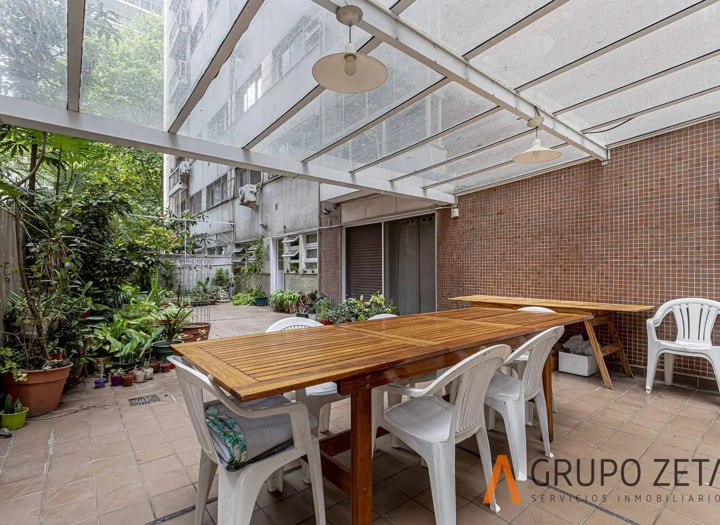 Departamento en Venta 6 Ambientes con Patios, Parrilla, Cochera y Palier Privado 2