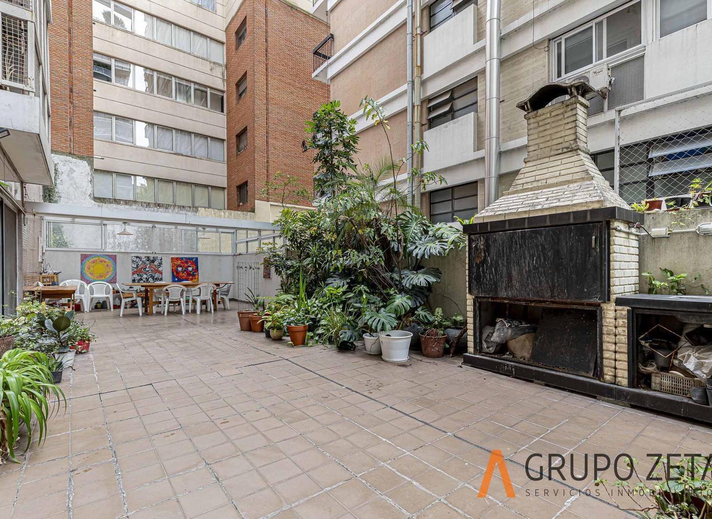 Departamento en Venta 6 Ambientes con Patios, Parrilla, Cochera y Palier Privado