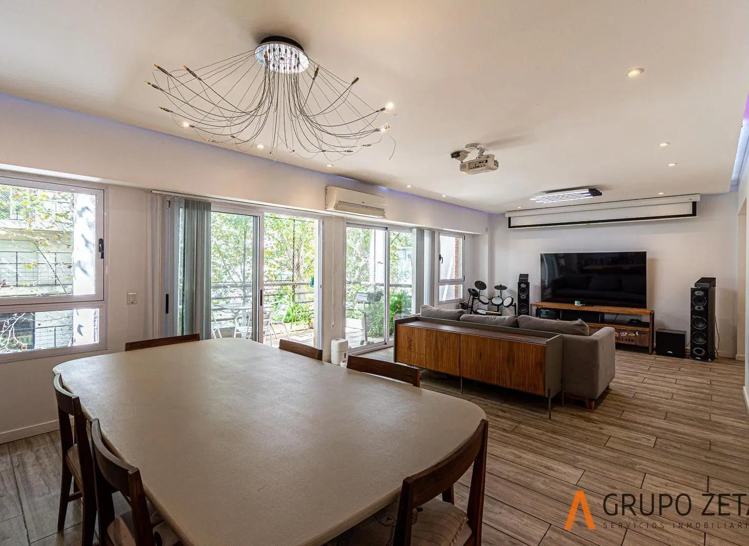 DEPARTAMENTO DE  4 AMBIENTES CON TERRAZA Y PARRILLA EN LAFINUR AL 3200 4
