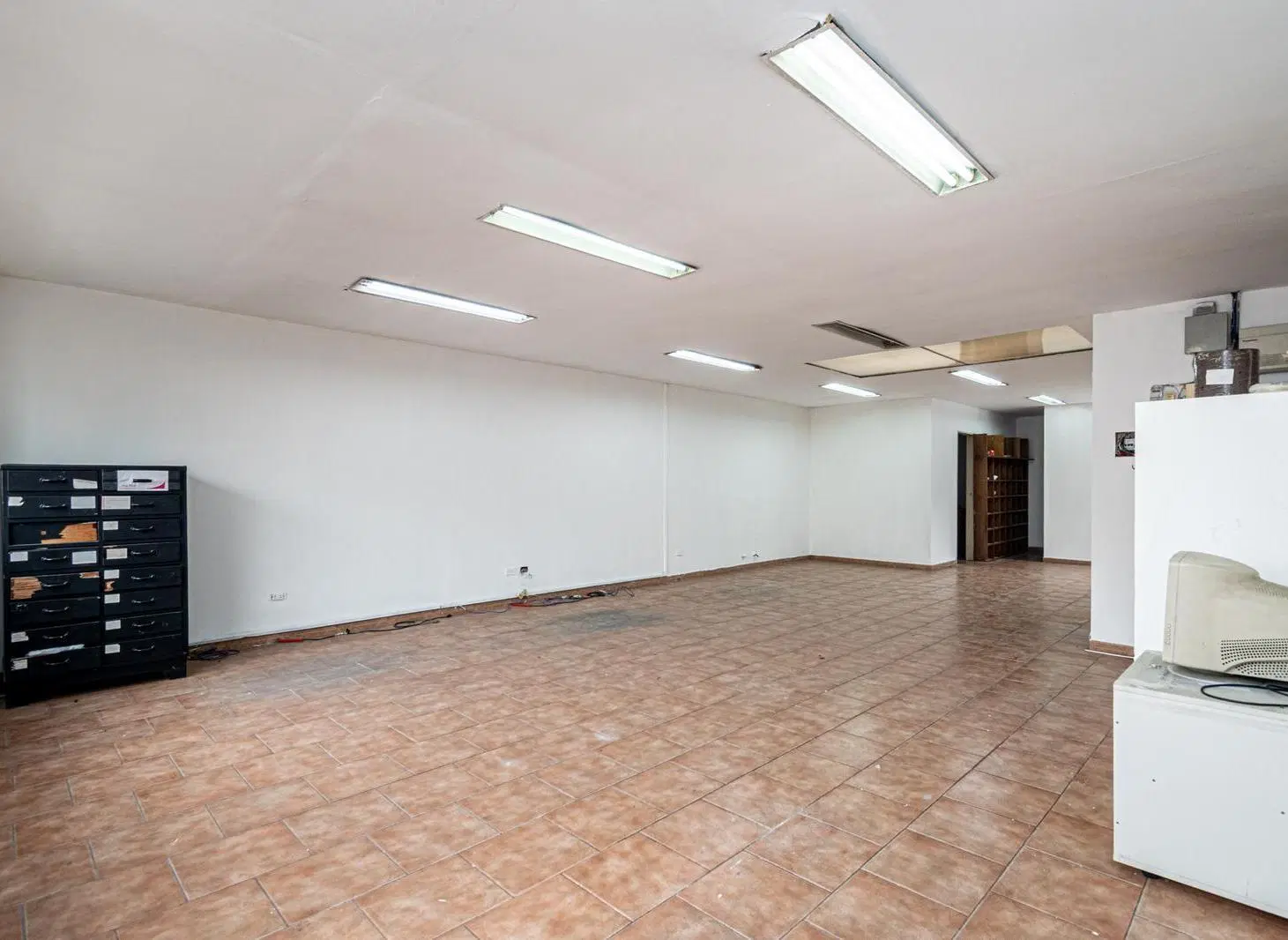 Venta local en Castelar 4