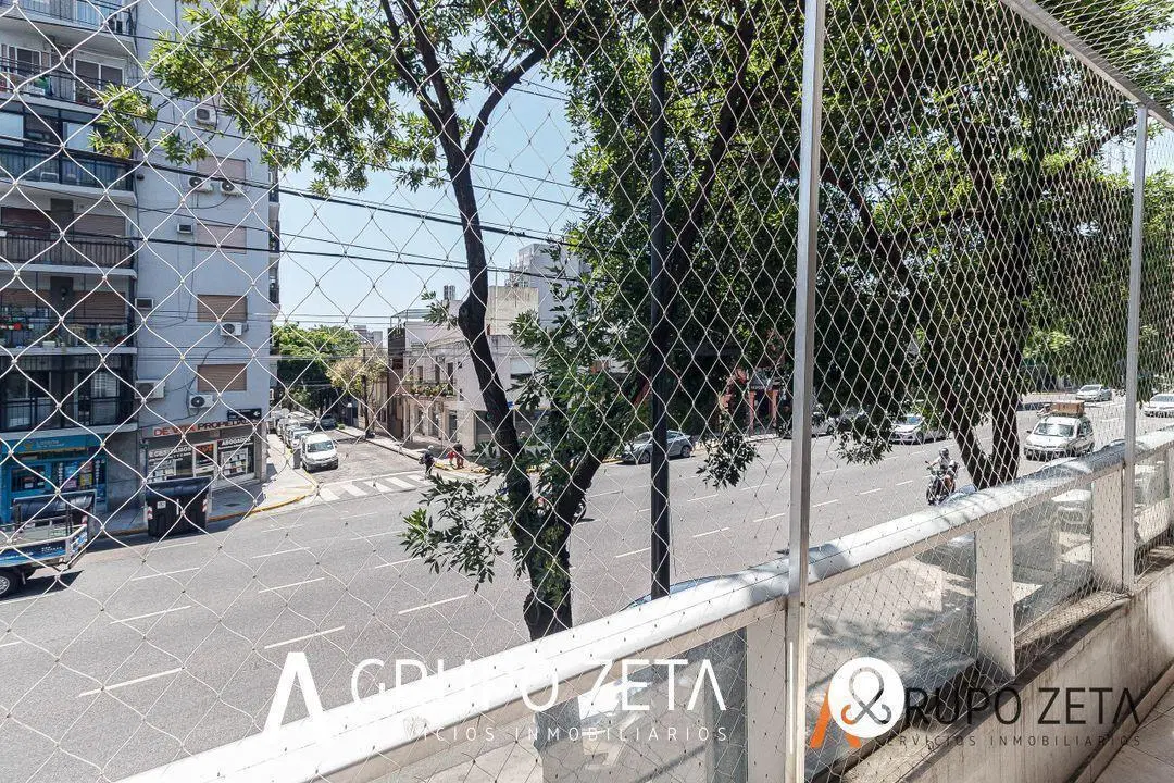 Excelente departamento de 4 ambientes con cochera y baulera en Caballito 4