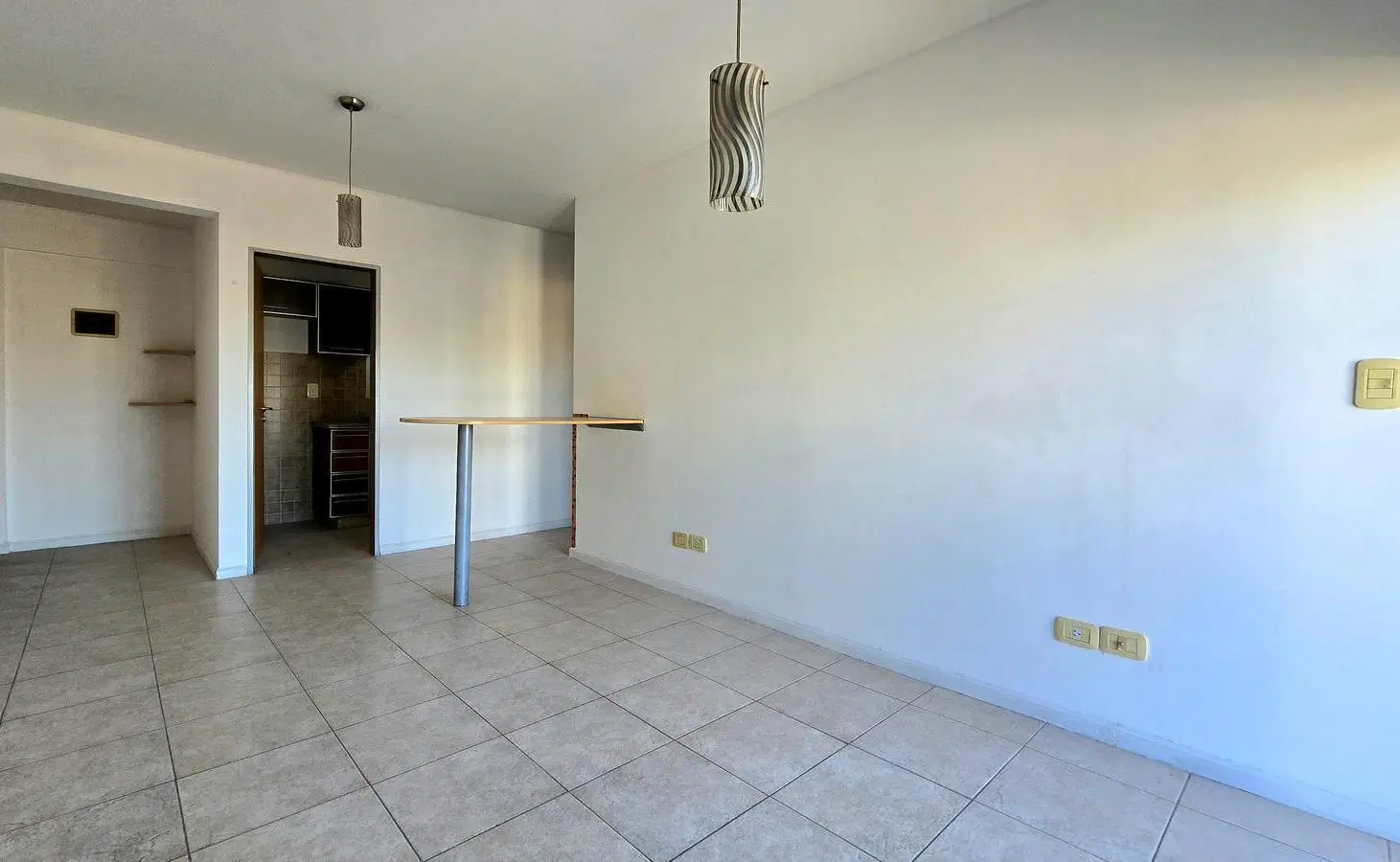 Venta Departamento 2 ambientes Moron al frente 4
