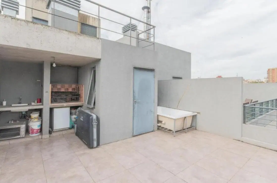 Moderno tríplex de 3 ambientes con terraza propia, parrilla y cochera | Belgrano 8