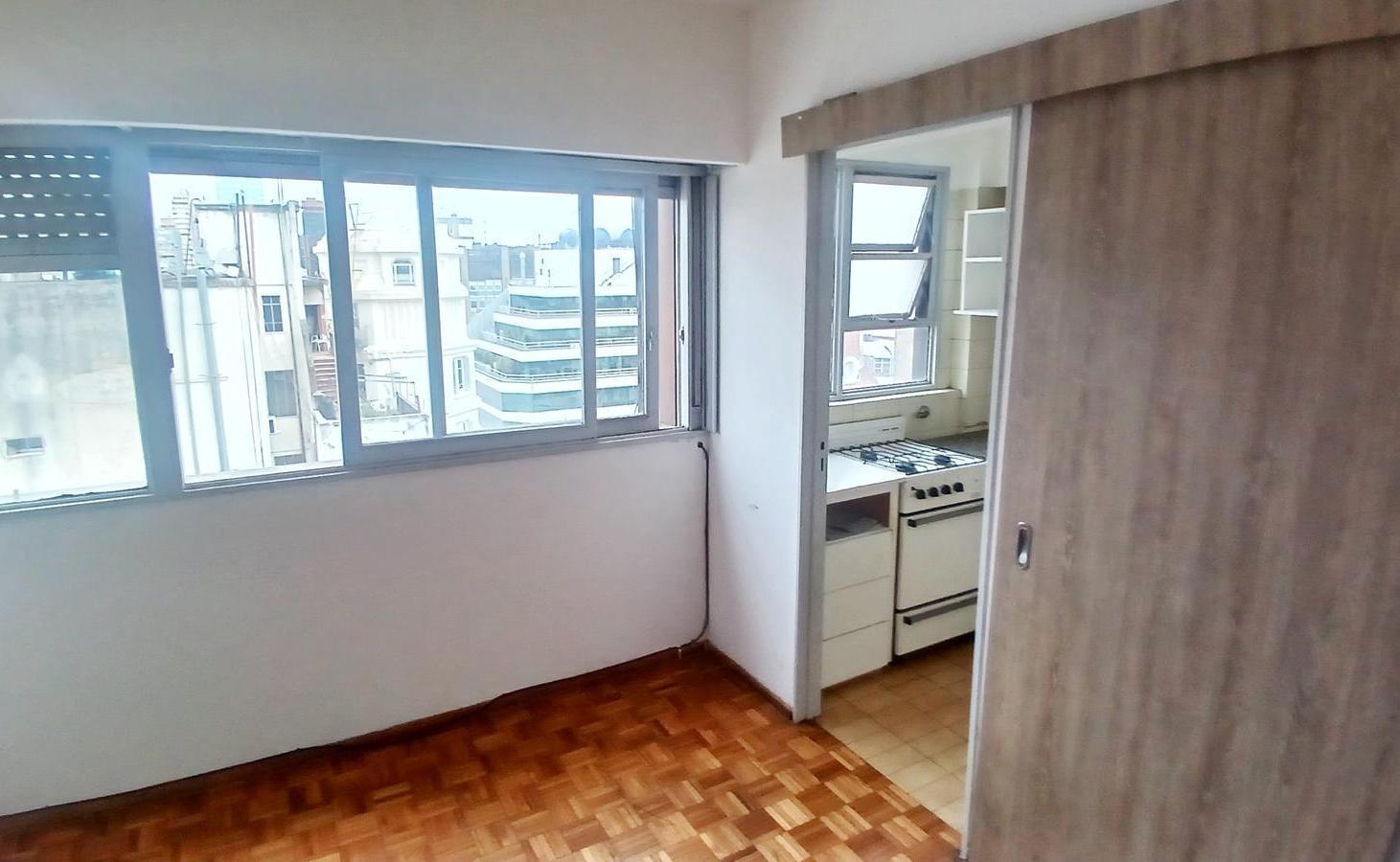 Foto de ALQUILER de Departamento de DOS ambientes en el centro muy luminoso, imagen 1